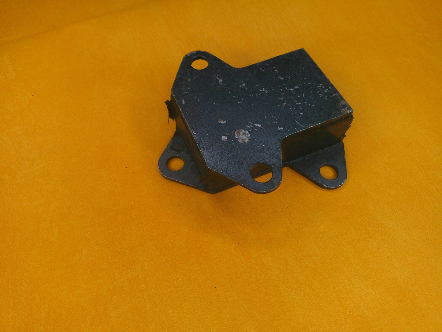 AUSTIN MORRIS 1100 1300 range (1963-74) FRONT RH ENGINE MOUNT (Manual) EM413