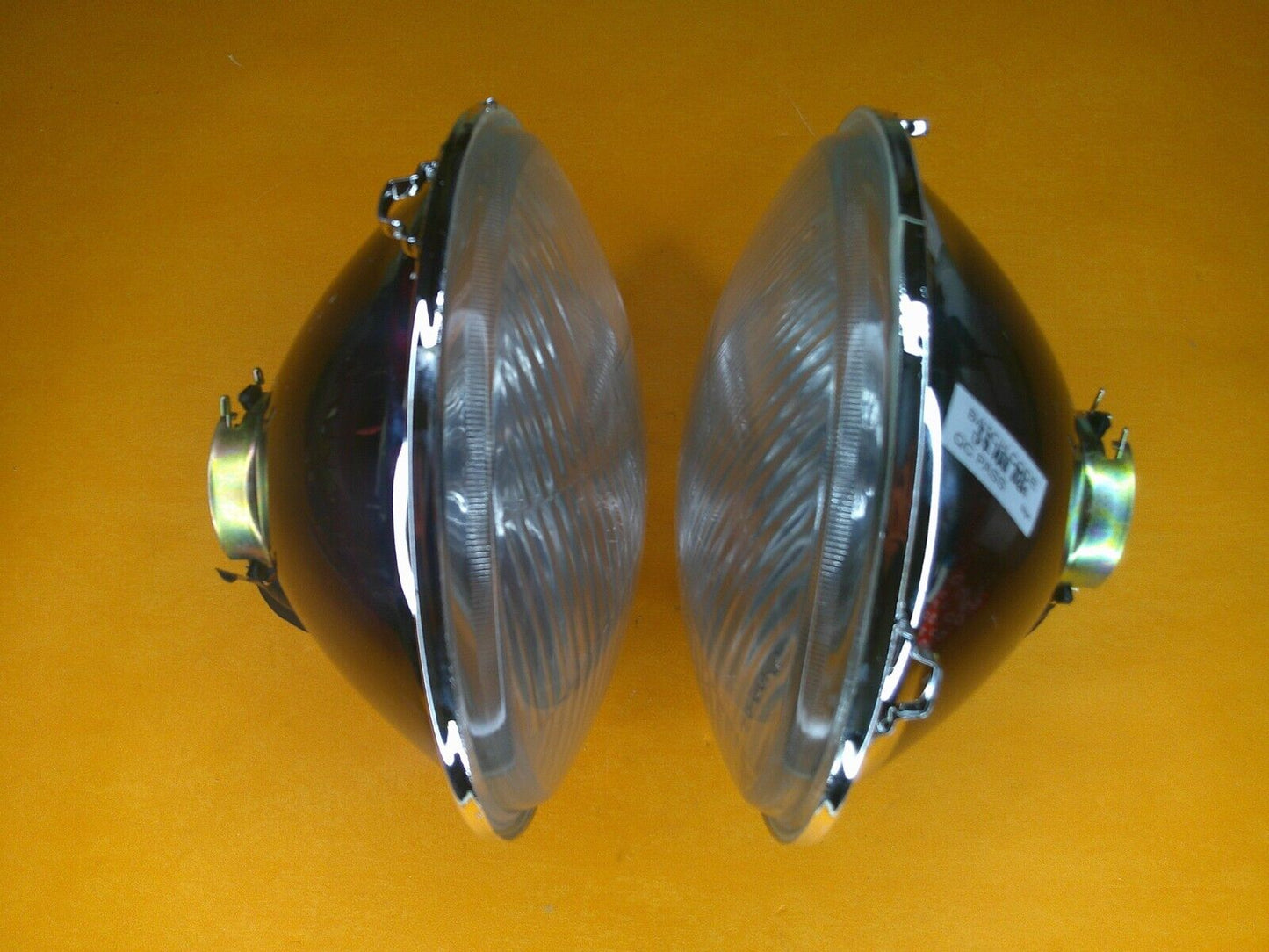 7" HEAD LIGHT UNITS PAIR with Pilot HALOGEN H4 Domed Glass - RHD + Lucas Bulbs