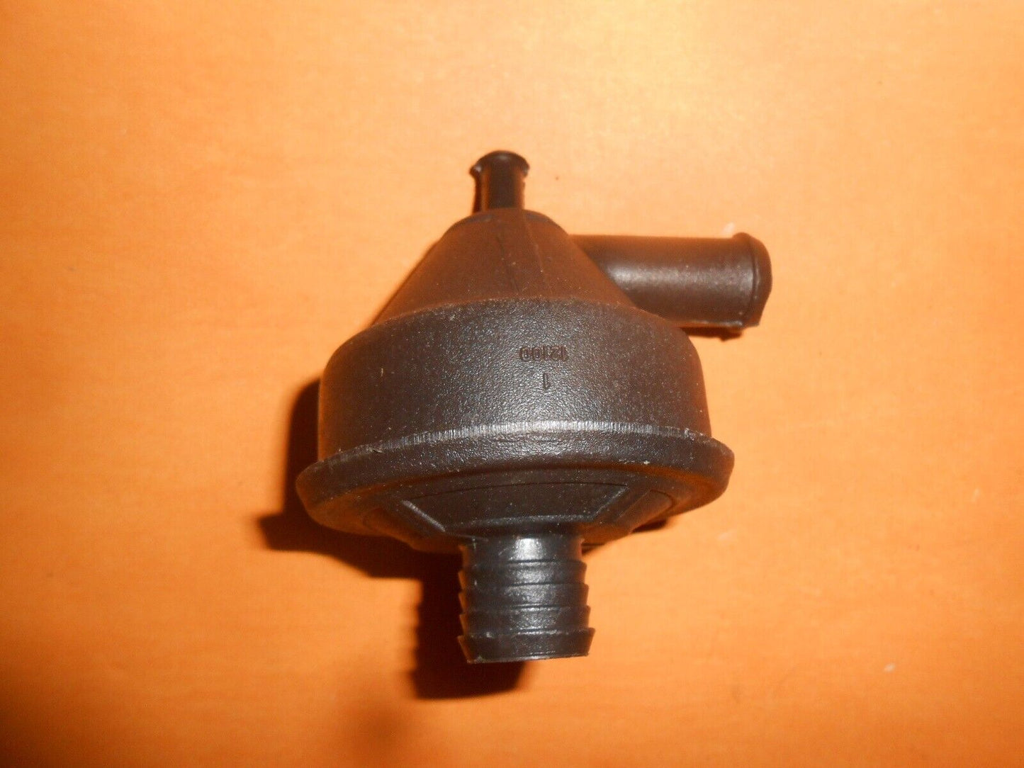 FORD SIERRA CVH ENGINE CRANK CASE BREATHER CAP - 84SF-6A768-AA