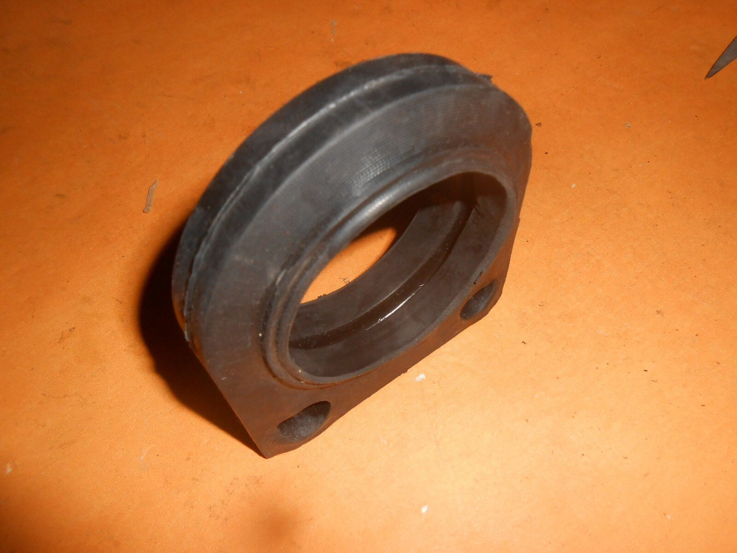 AUSTIN MORRIS CARS GEARBOX TAIL RUBBER MOUNTING