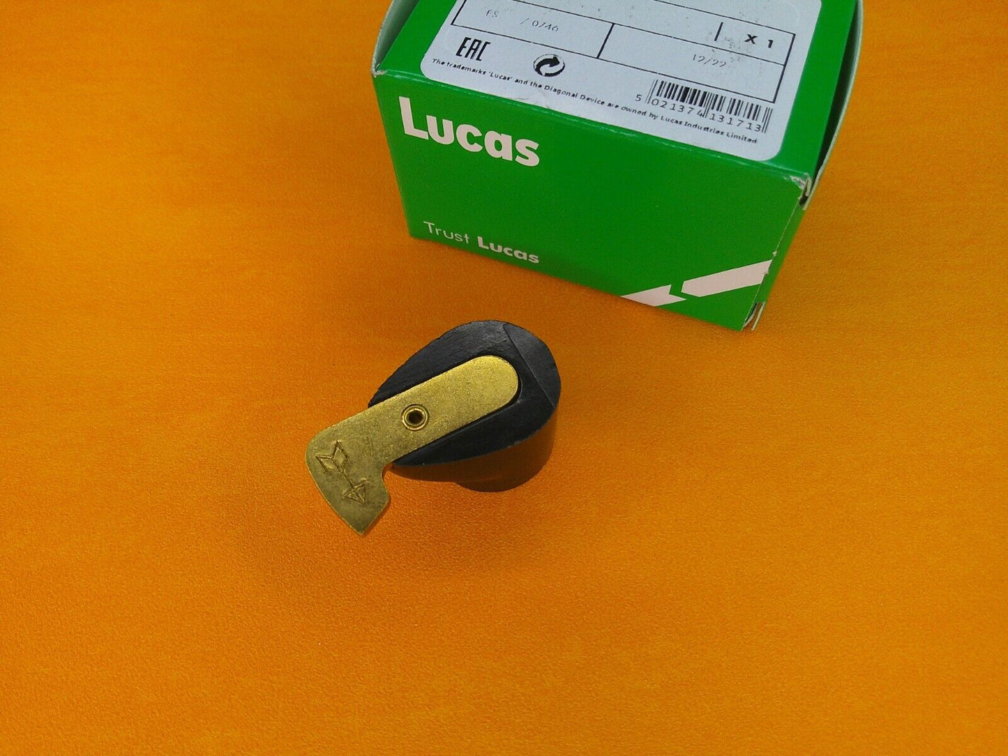 TRIUMPH TR5 TR6 (1967-75) NEW IGNITION ROTOR ARM GENUINE LUCAS DRB106C