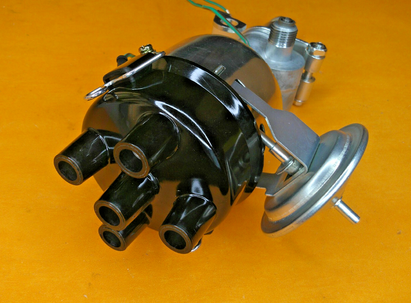TRIUMPH SPITFIRE (1963-1975) POINTS IGNITION DISTRIBUTOR (4 cylinder Delco type)
