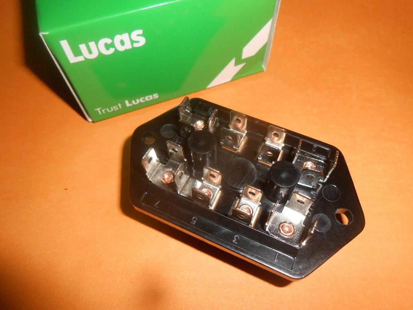 CLASSIC BMC MINI COOPER, COOPER S WORKS (1961-71) NEW LUCAS FUSE BOX