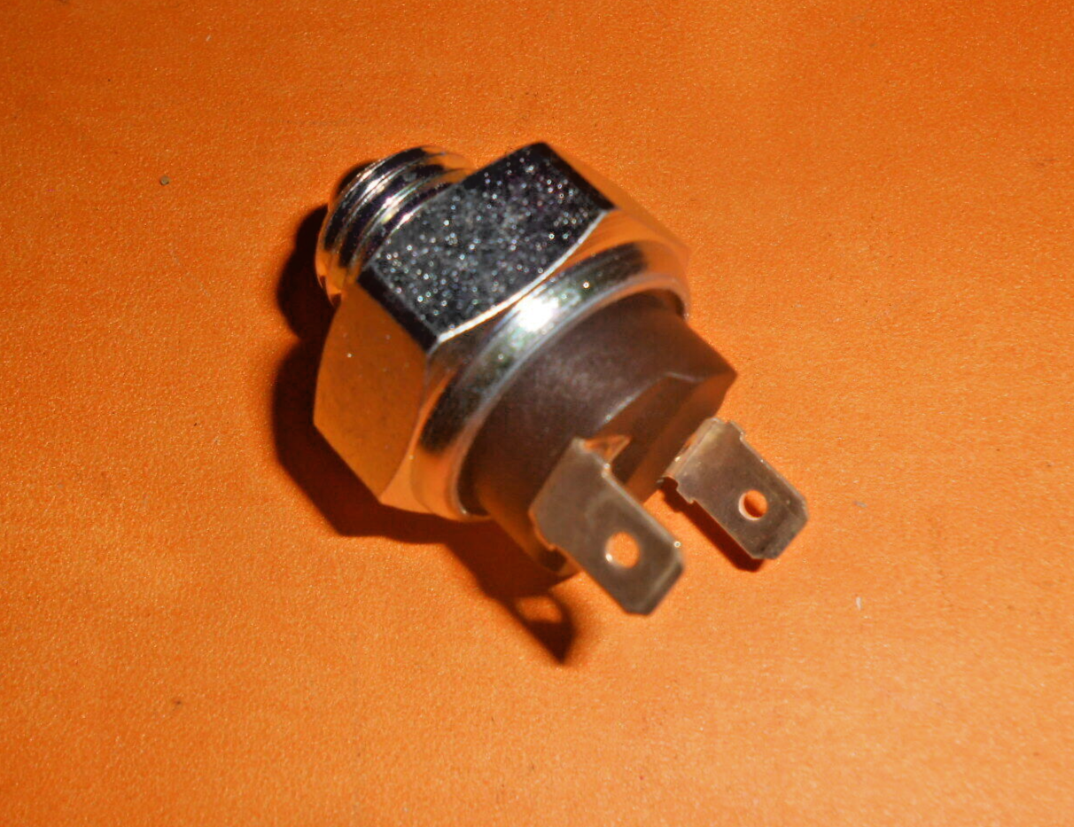 TRIUMPH GT6 (1966-73) TRIUMPH TR6 (1969-76) NEW REVERSING LIGHT SWITCH - 54850