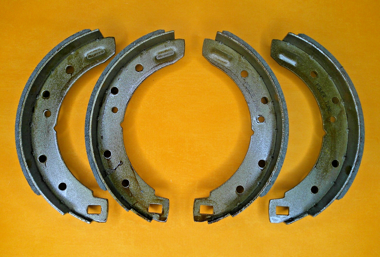 TRIUMPH TR4 TR4A TR5 TR6 (1961-1976) REAR BRAKE SHOE SET