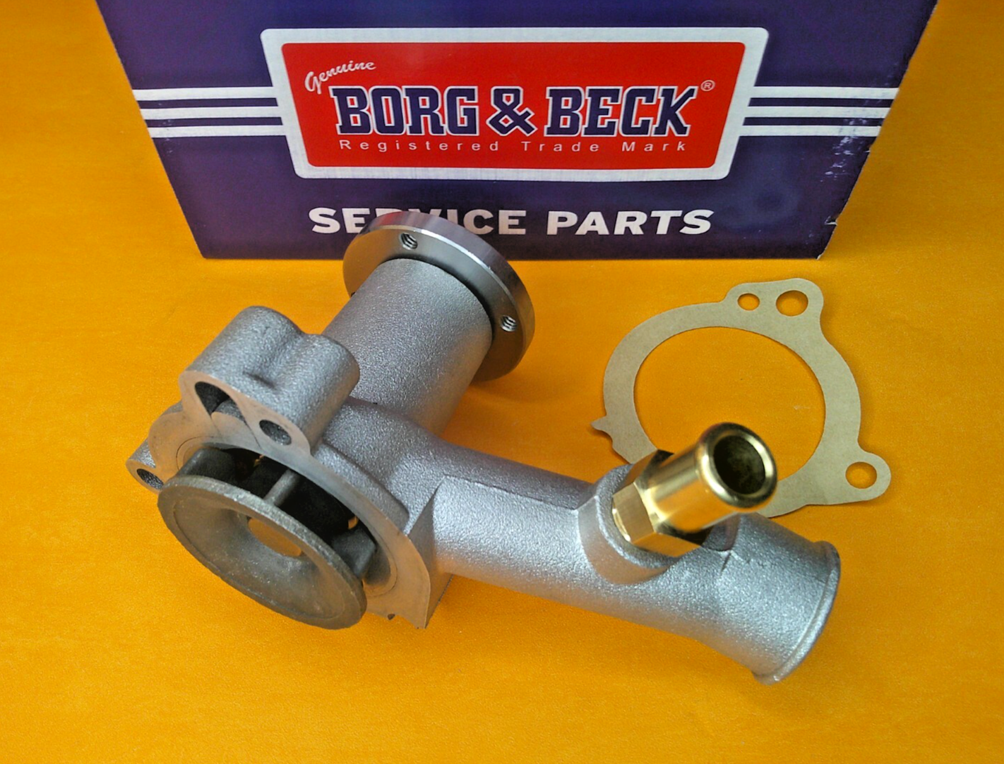 FORD ANGLIA 105E 123E 1959-67 NEW WATER PUMP + PIPE FITTING