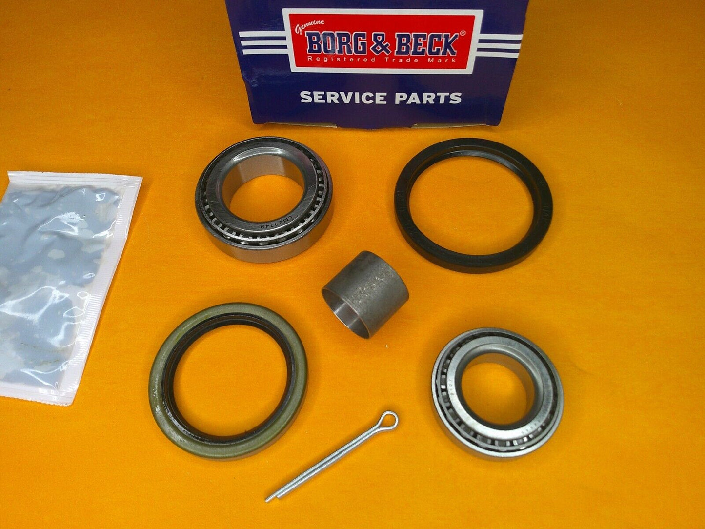 TRIUMPH TR4a TR5 TR6 REAR WHEEL BEARING KIT plus crush washer (Borg & Beck)