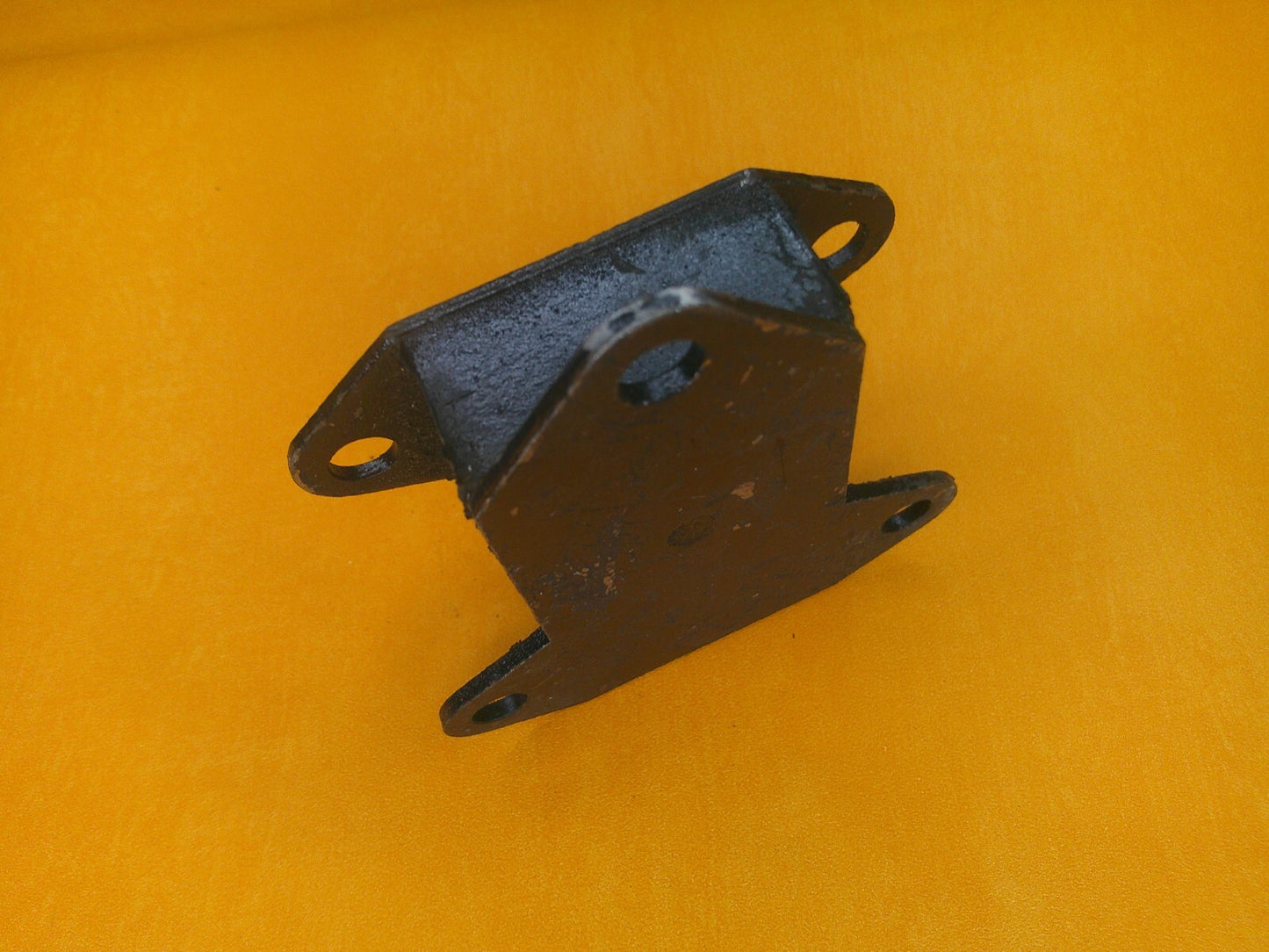 AUSTIN MORRIS 1100 1300 range (1963-74) FRONT RH ENGINE MOUNT (Manual) EM413