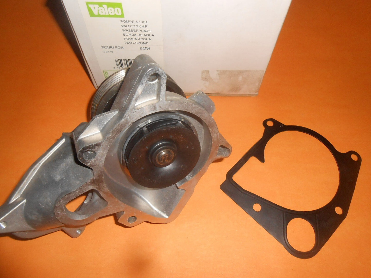 BMW E24,E90,E91 2.0D,MGZT 2.0D,FREELANDER 2.0D VALEO WATER PUMP(FITTED not used)