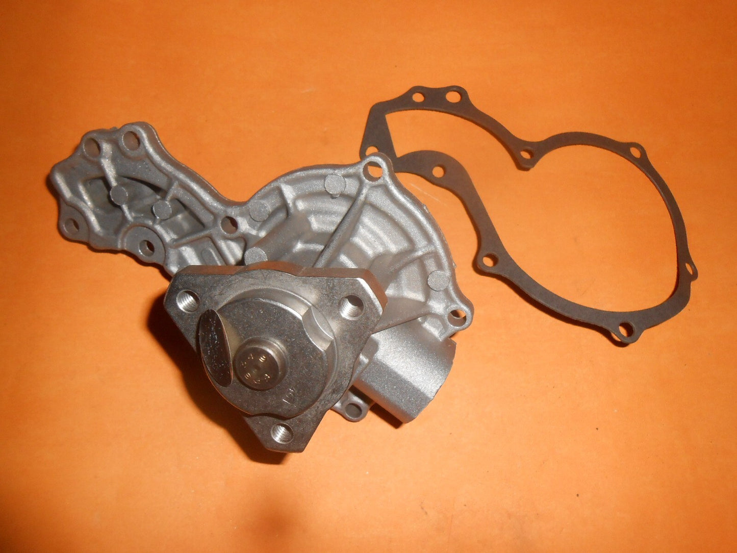 VOLKSWAGEN GOLF SCIROCCO 1.3 1.5 1.6i (1974-1983) NEW WATER PUMP - QCP952
