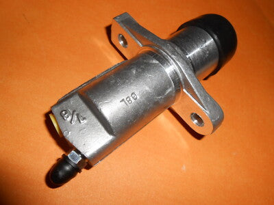 TRIUMPH VITESSE (1600cc) TRIUMPH TR3 CLUTCH SLAVE CYLINDER (cast iron) 7/8" bore