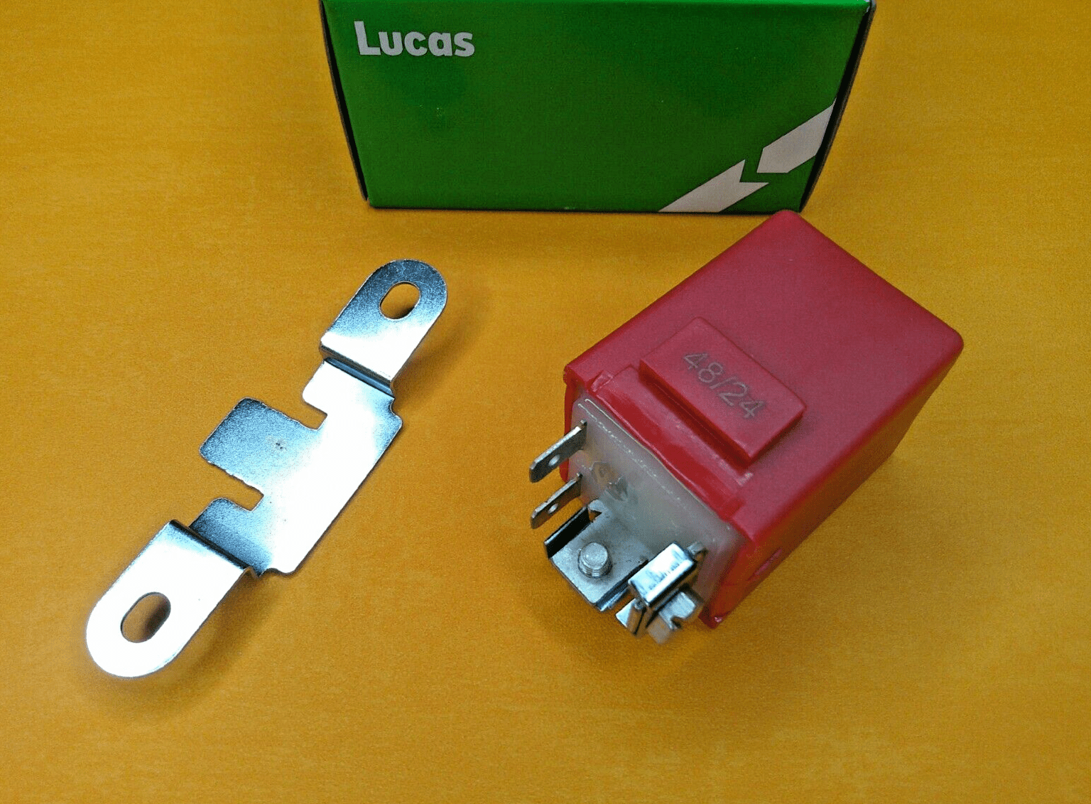 24 Volt SPLIT CHARGE RELAY SRB601 - 33420 24V 33RA 40 AMP 4 PIN - GENUINE LUCAS - Vroom Classics