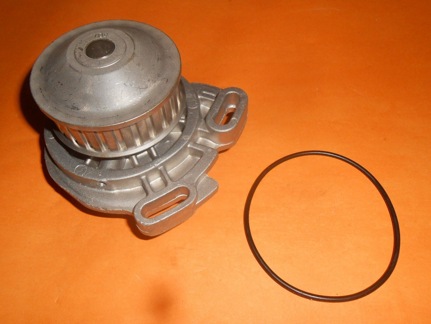 AUDI 80,90,100,200,COUPE,QUATTRO 2.1, 2.2, 2.3(1977-1990) NEW WATER PUMP-FWP1108
