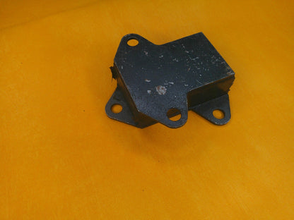 AUSTIN MORRIS 1100 1300 range (1963-74) FRONT RH ENGINE MOUNT (Manual) EM413
