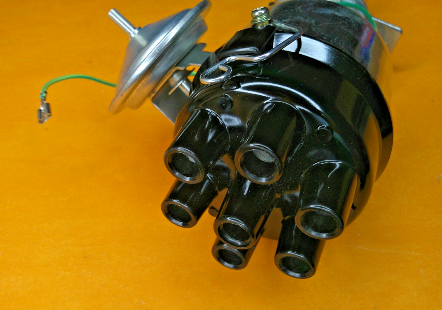TRIUMPH GT6 (1966-1975) POINTS IGNITION DISTRIBUTOR (6 cylinder Delco type)