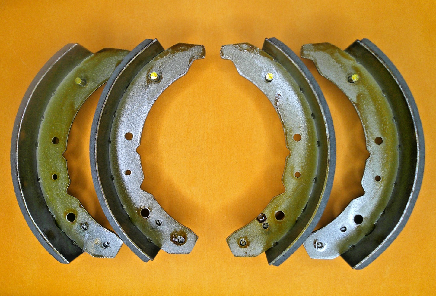 FORD CONSUL Mk2 375 (1956-60) FRONT BRAKE SHOE SET