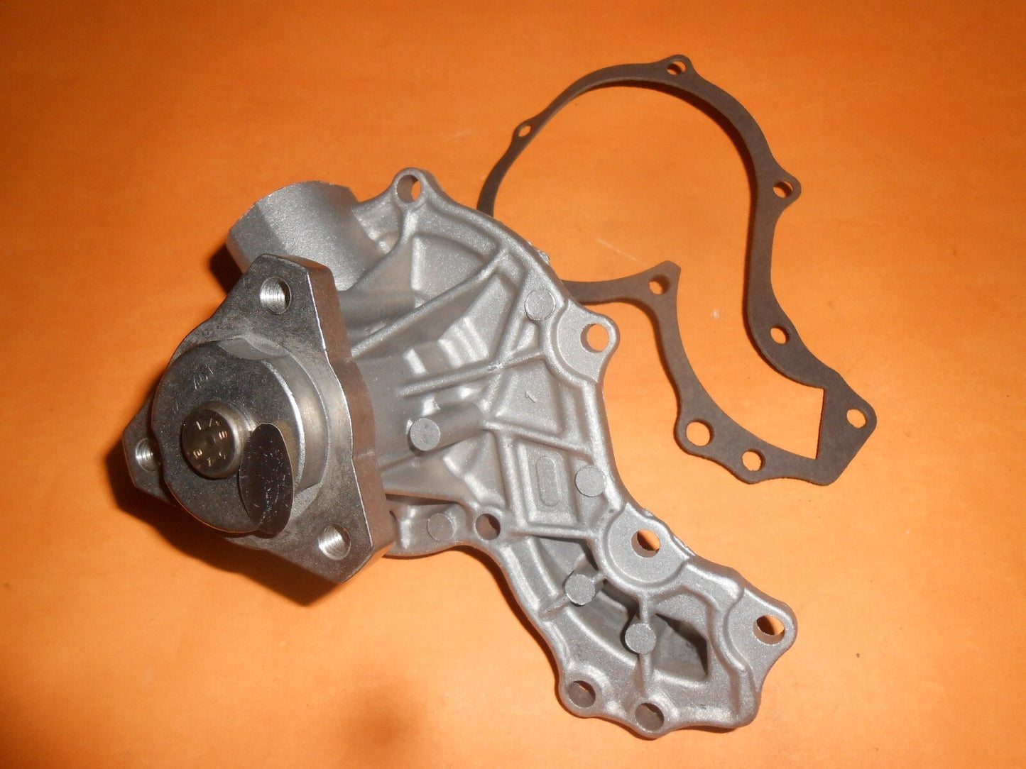 VOLKSWAGEN GOLF SCIROCCO 1.3 1.5 1.6i (1974-1983) NEW WATER PUMP - QCP952