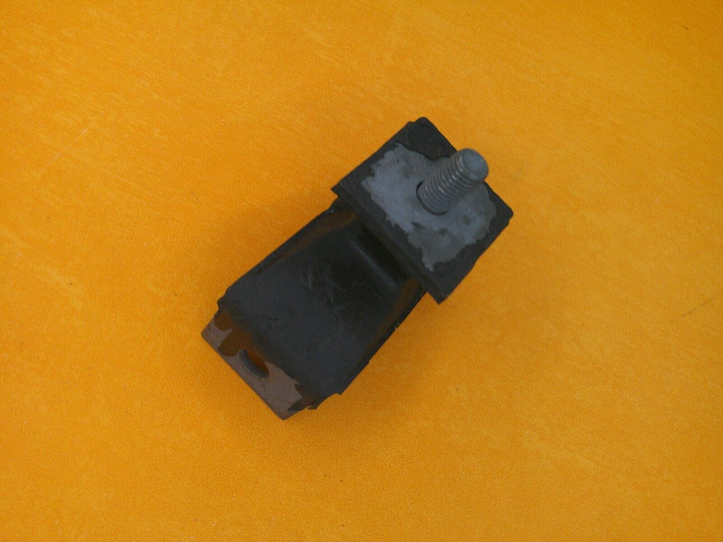 AUSTIN 1800 AUSTIN MAXI AMBASSADOR PRINCESS NOS RUBBER EXHAUST MOUNT -SM34U