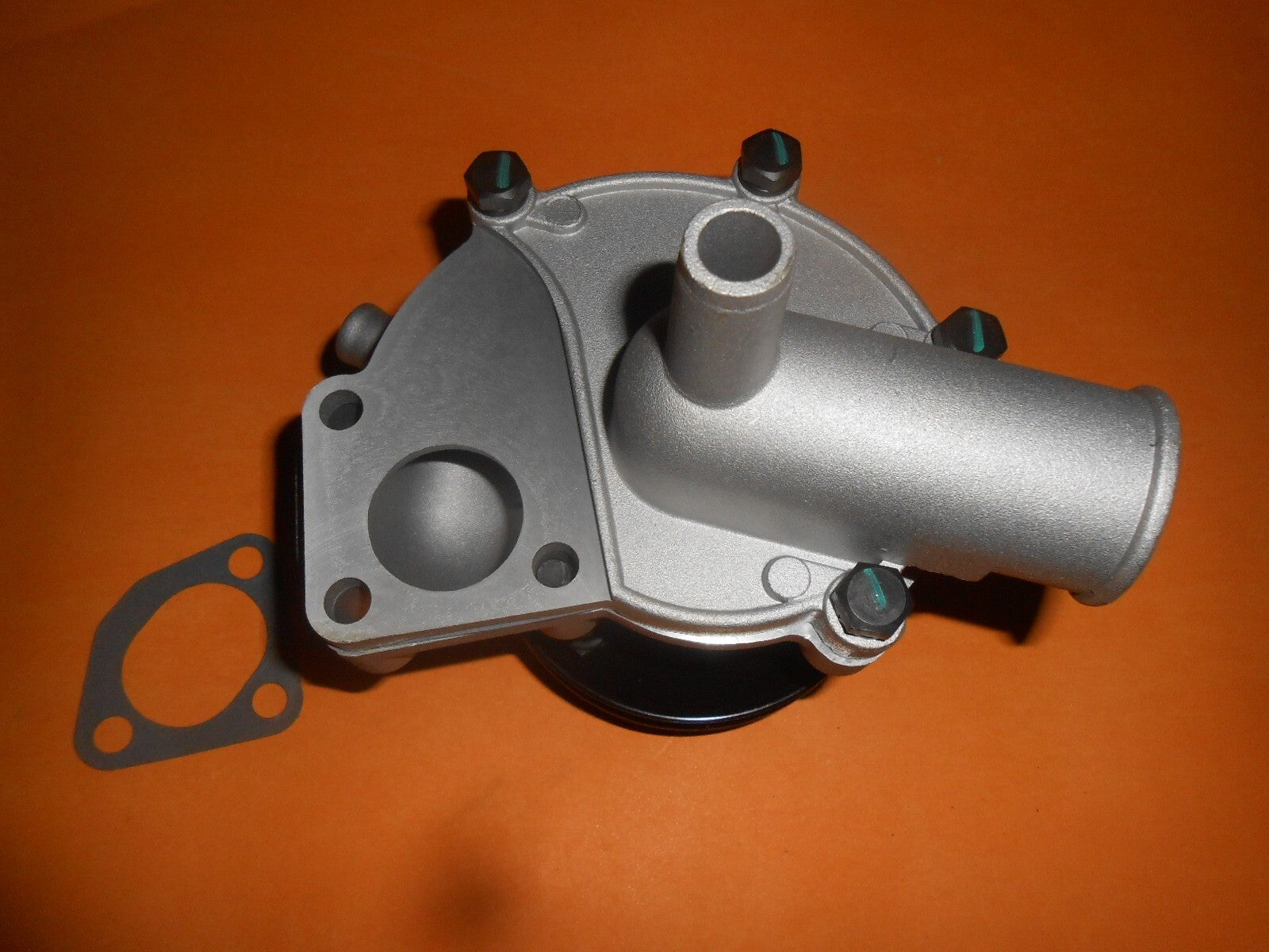 FORD ESSEX V6 NEW WATER PUMP - QUNITON HAZELL QCP932