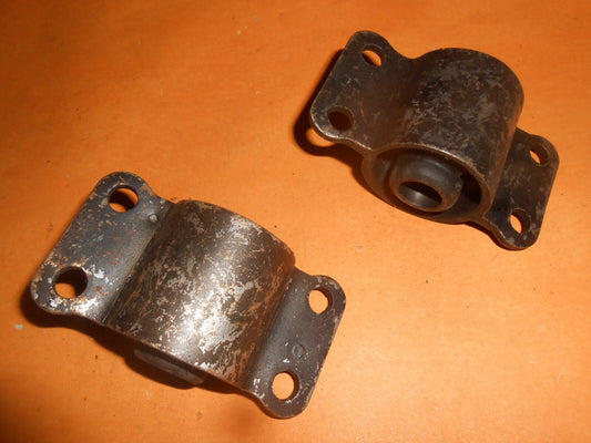 AUSTIN MAXI (1969-82) NEW FRONT LOWER SUSPENSION ARM BUSHES PAIR - NOS