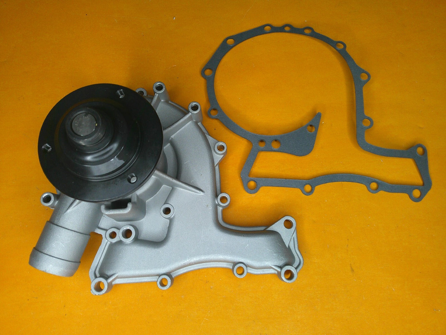 LAND ROVER DISCOVERY 3.5i 4.0i V8 (1989-98) NEW WATER PUMP -QCP2614