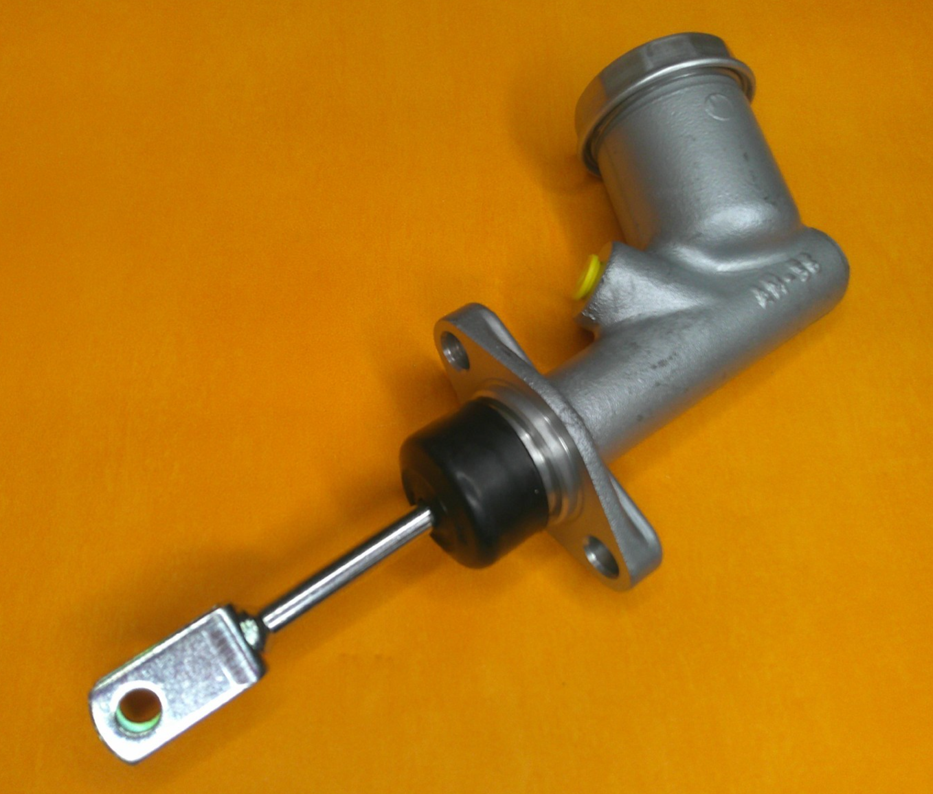 AUSTIN MAXI 1500 & 1750 (1969-1981) CLUTCH MASTER CYLINDER + Alloy Cap