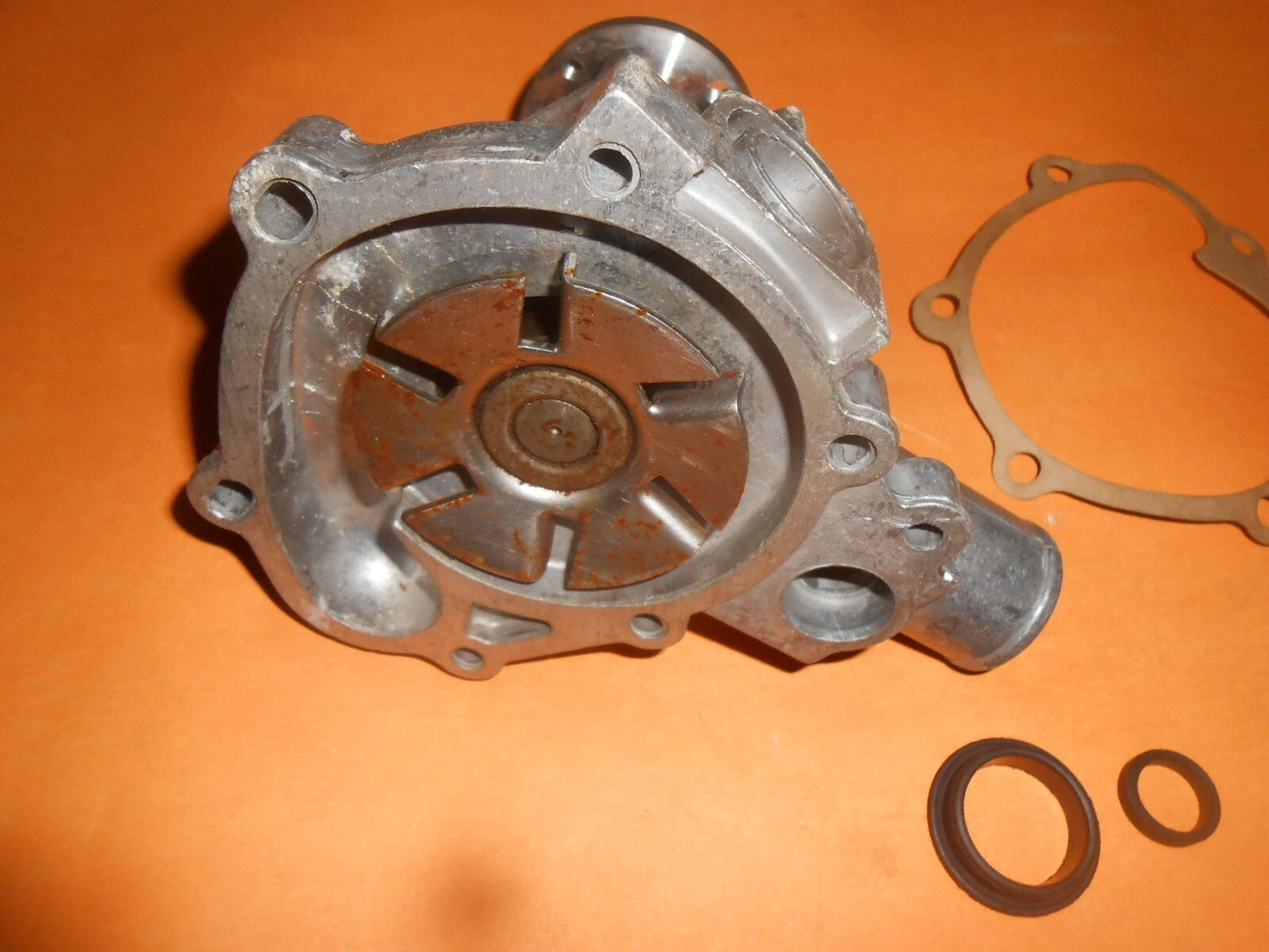 VOLVO 240, 260 2.0, 2.1, 2.3 (1974-85) NOS ENGINE WATER PUMP-QCP969