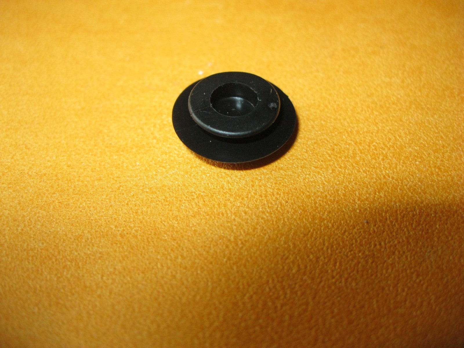 BLACK RUBBER BLANKING GROMMETS to fit 8mm HOLE DIAMETER x10