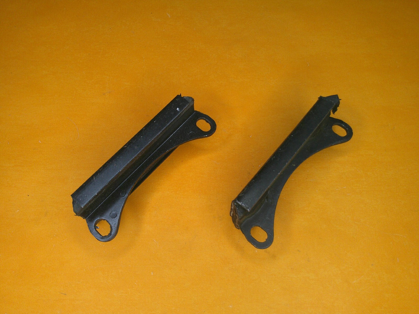 AUSTIN MORRIS 1100 1300 range(63-74) FRONT SUBRAME MOUNT REAR PAIR -MRM124