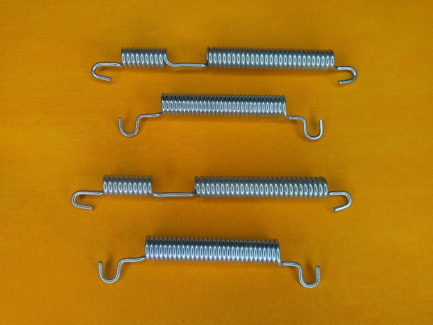 LOTUS EUROPA S1 S2 & TWIN CAM (1966-75) REAR BRAKE SHOES PULL OFF SPRINGS x4