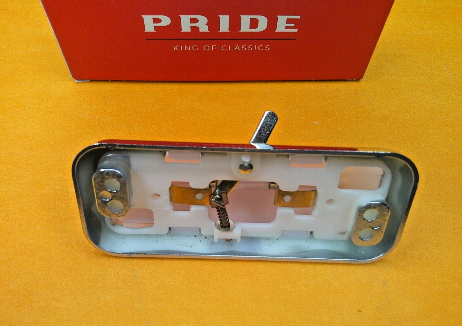 AUSTIN MORRIS MINI Mk2 COURTESY INTERIOR ROOF LAMP WITH PLASTIC CHROME TRIM