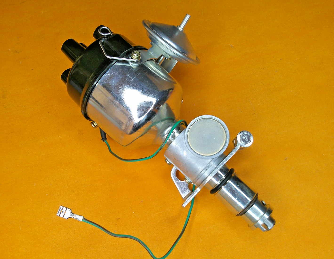 TRIUMPH SPITFIRE (1963-1975) POINTS IGNITION DISTRIBUTOR (4 cylinder Delco type)