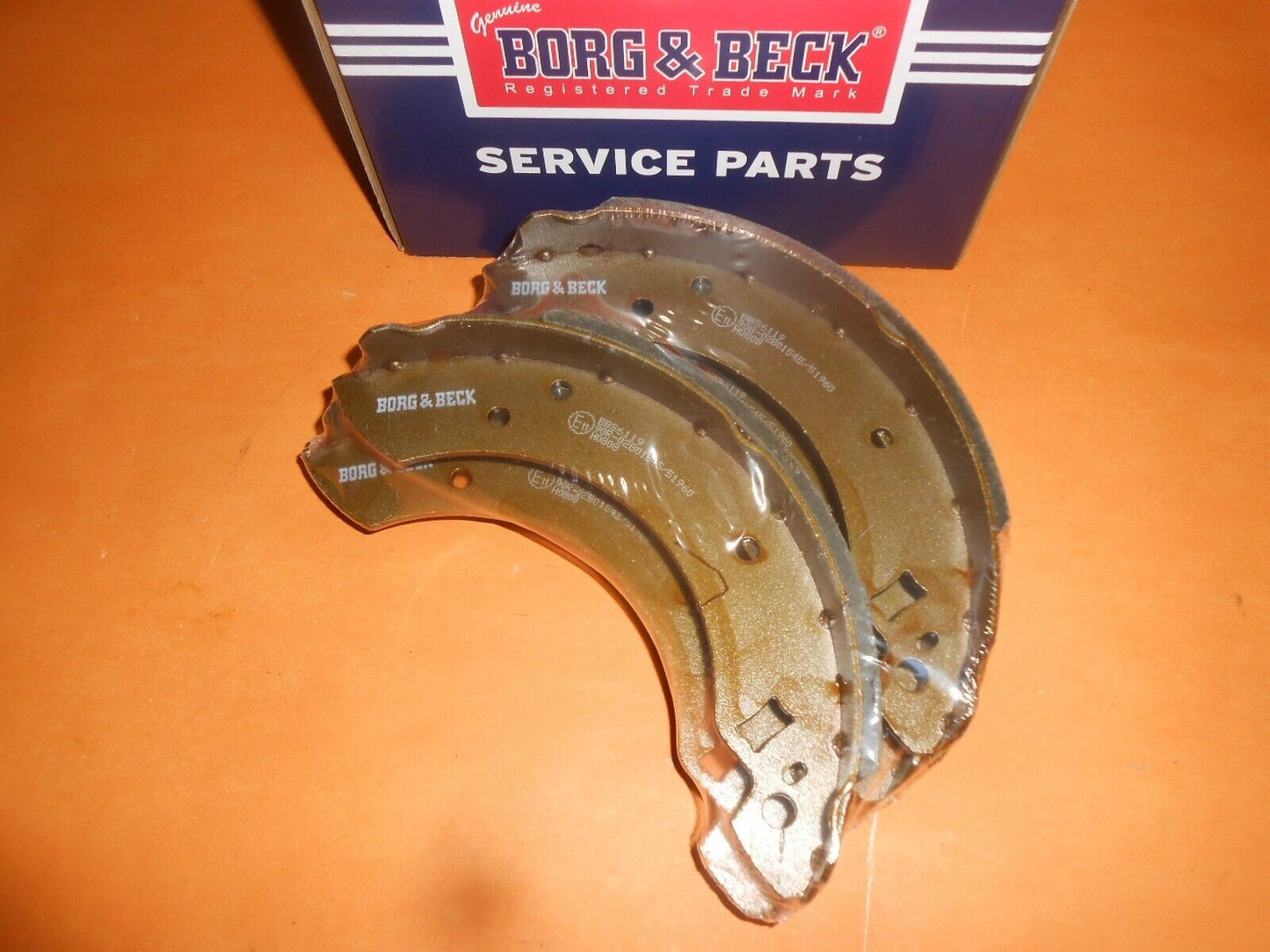 FORD ESCORT Mk2 1.6 GHIA SPORTS(1975-80) 9" drum REAR BRAKE SHOES - BORG & BECK