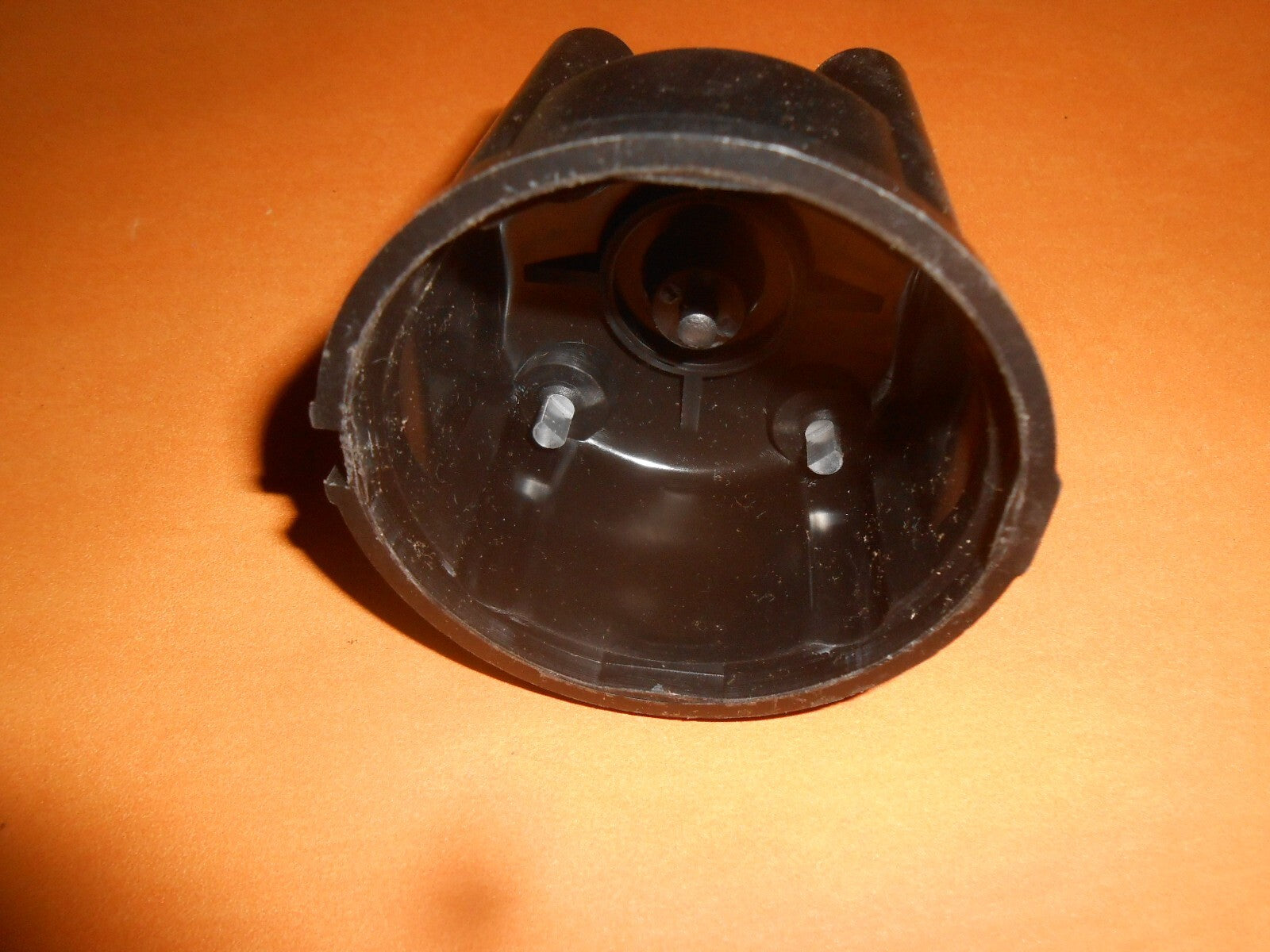 TOYOTA COROLLA, CORONA, STARLET (1966-84) NEW DISTRIBUTOR CAP - XD95