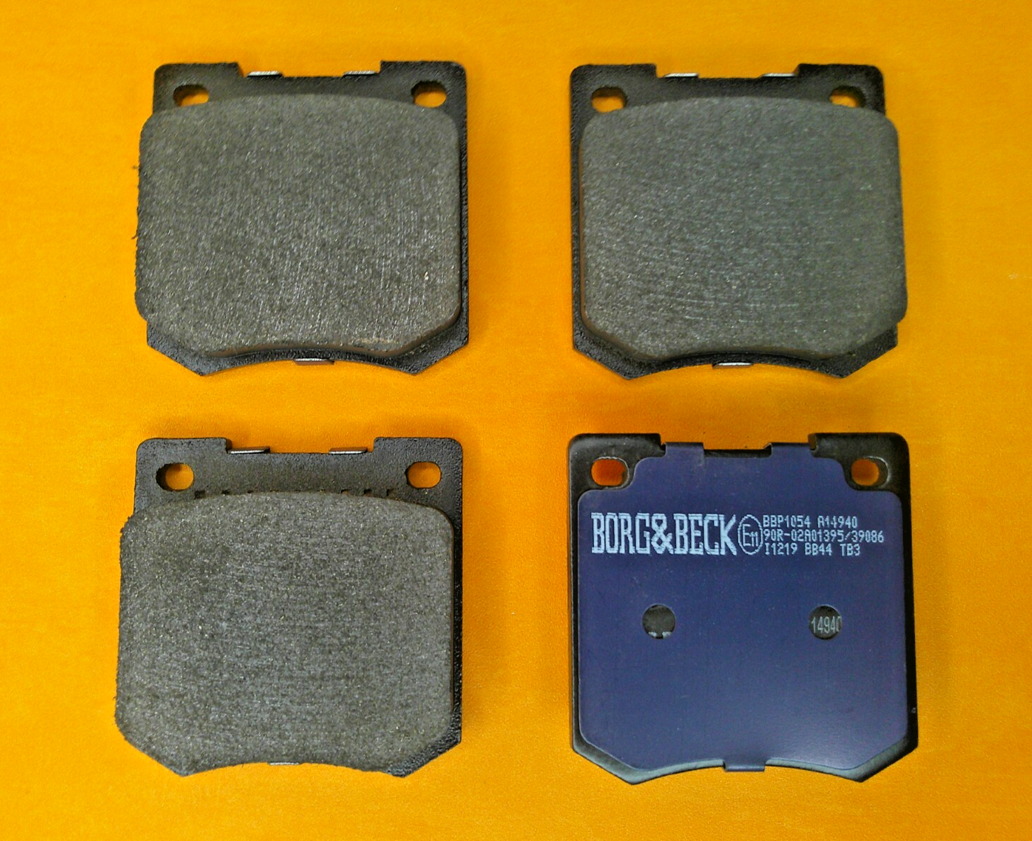 AUSTIN ALLEGRO 1.0 1.1 1.3 1.5 1.7 (1973-83) NEW BRAKE PADS -GENUINE BORG & BECK