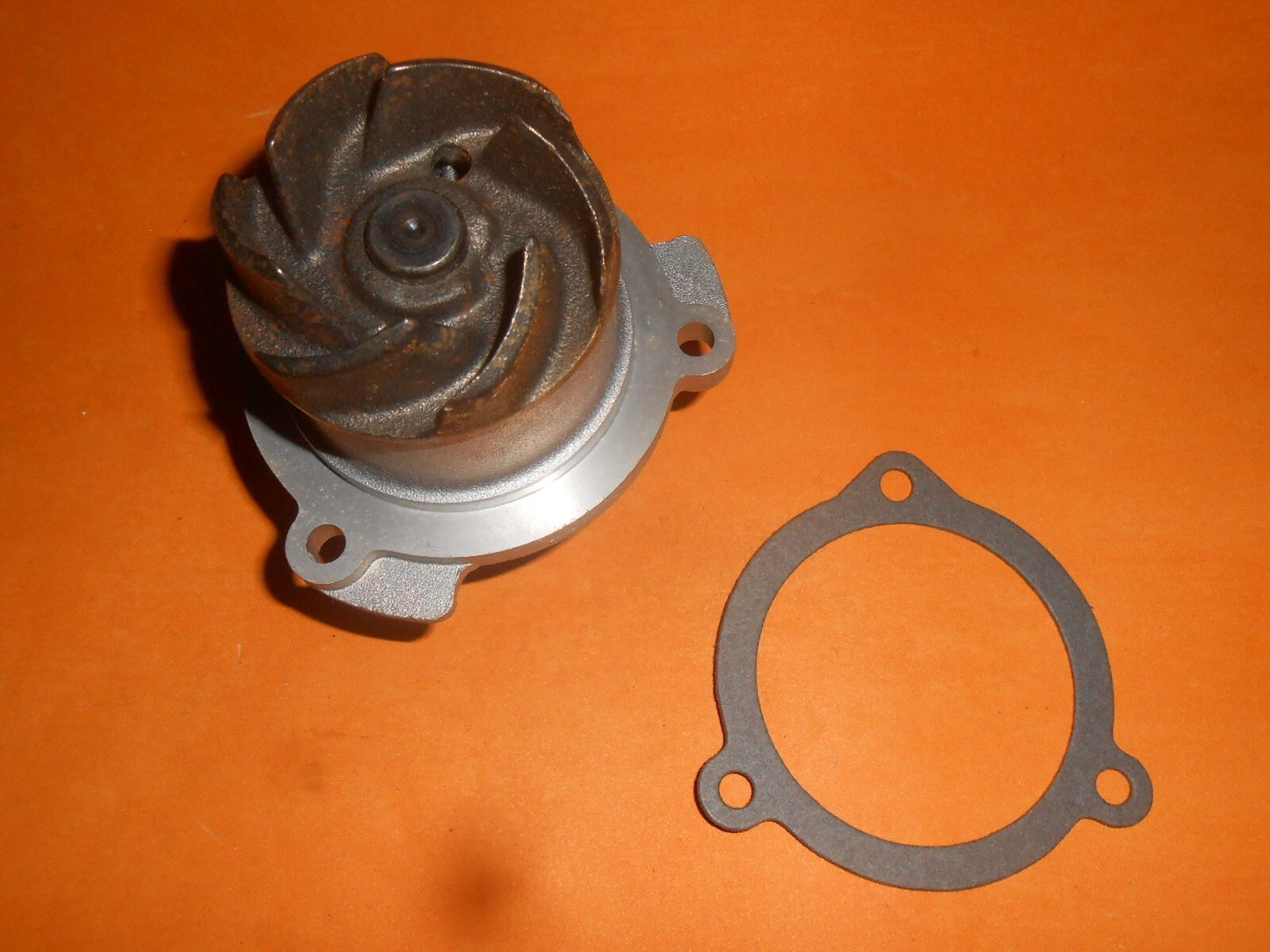 LADA SAMARA, DIVA, FORMA 1.1,1.3,1.5 (1986-02/1992) NOS WATER PUMP -QCP2591