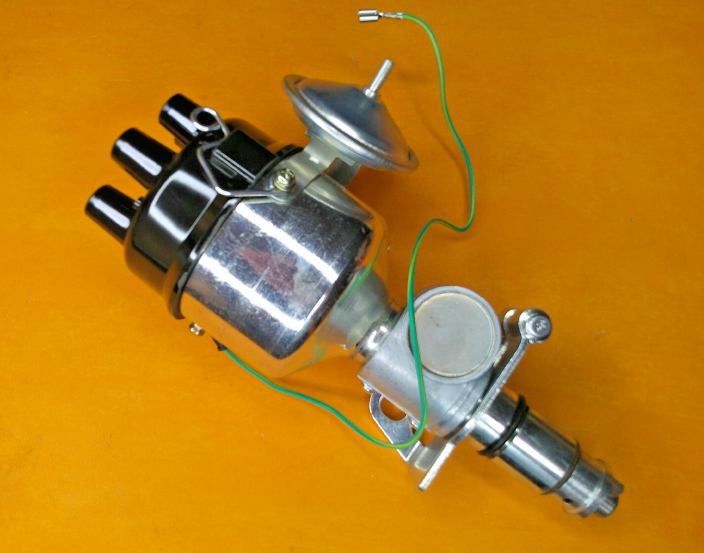 TRIUMPH VITESSE (1962-67) POINTS IGNITION DISTRIBUTOR (6 cylinder Delco type)