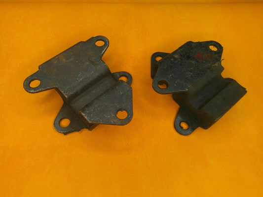 AUSTIN MORRIS CLASSIC MINI FRONT ENGINE TO SUBFRAME MOUNTS PAIR - NOS - 21A1902
