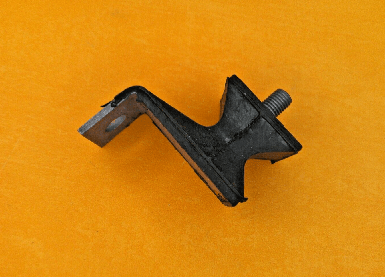 AUSTIN 1800 AUSTIN MAXI AMBASSADOR PRINCESS NOS RUBBER EXHAUST MOUNT - SM34U - Vroom Classics