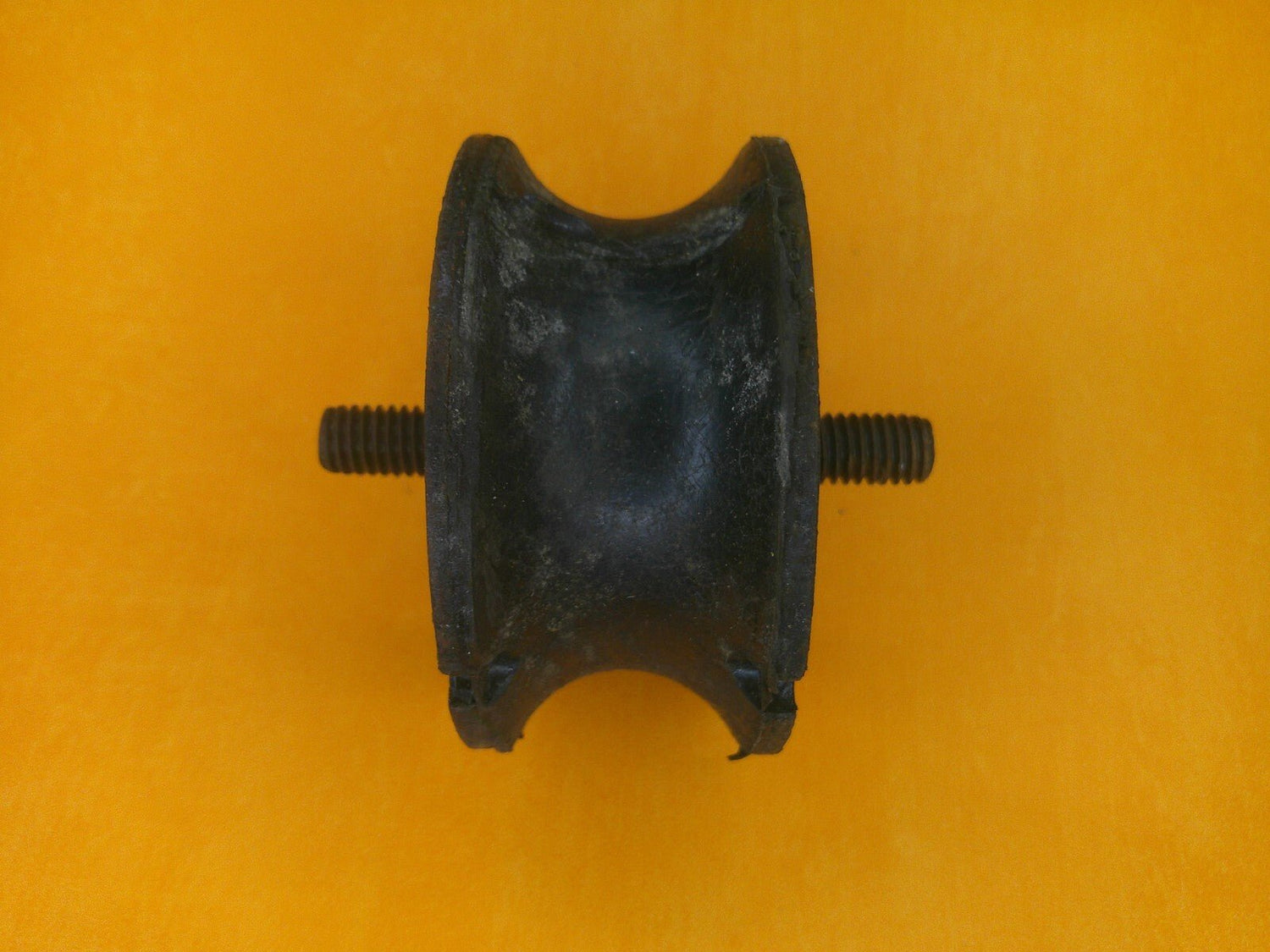 AUSTIN MORRIS 1100 1300 range (1963 - 74) ENGINE MOUNT REAR (Not Rod Change) EM412 - Vroom Classics