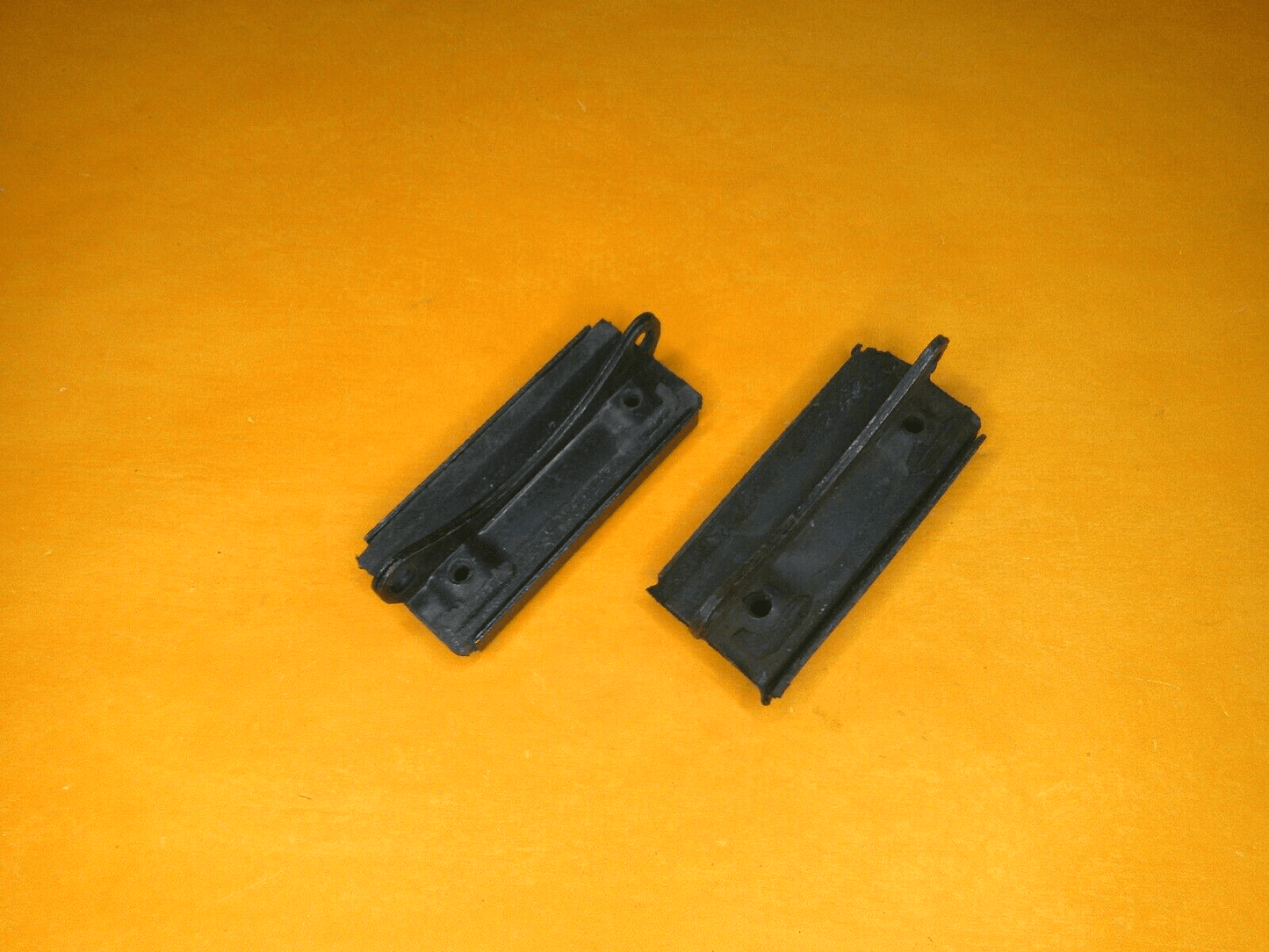 AUSTIN MORRIS 1100 1300 range(63 - 74) FRONT SUBRAME MOUNT REAR PAIR - MRM124 - Vroom Classics