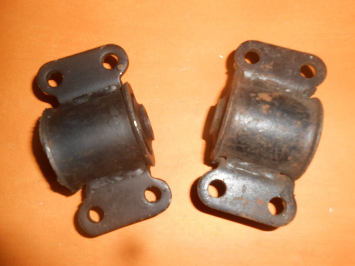 AUSTIN PRINCESS, AMBASSADOR NEW FRONT LOWER SUSPENSION ARM BUSHES PAIR - NOS - Vroom Classics
