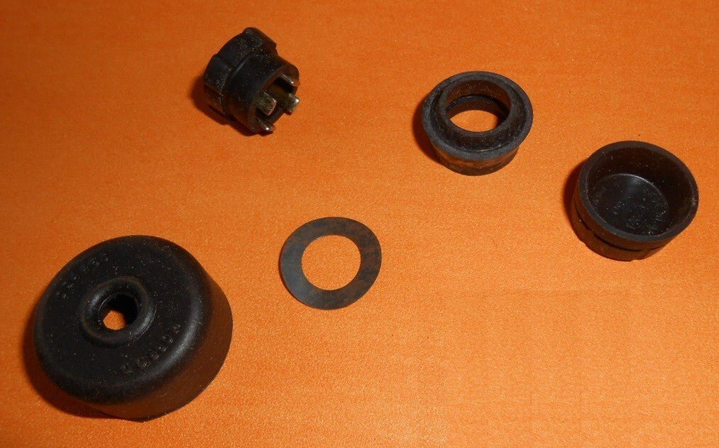BEDFORD CF 14,18,22,25,35 Cwt 1969 - 80 no servo BRAKE MASTER CYLINDER KIT - M902 - Vroom Classics