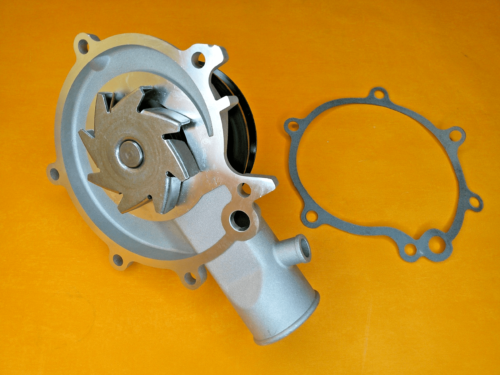 BEDFORD CF VAN 2.0 (1982 - 88) NEW ENGINE WATER PUMP - QCP2300 - Vroom Classics