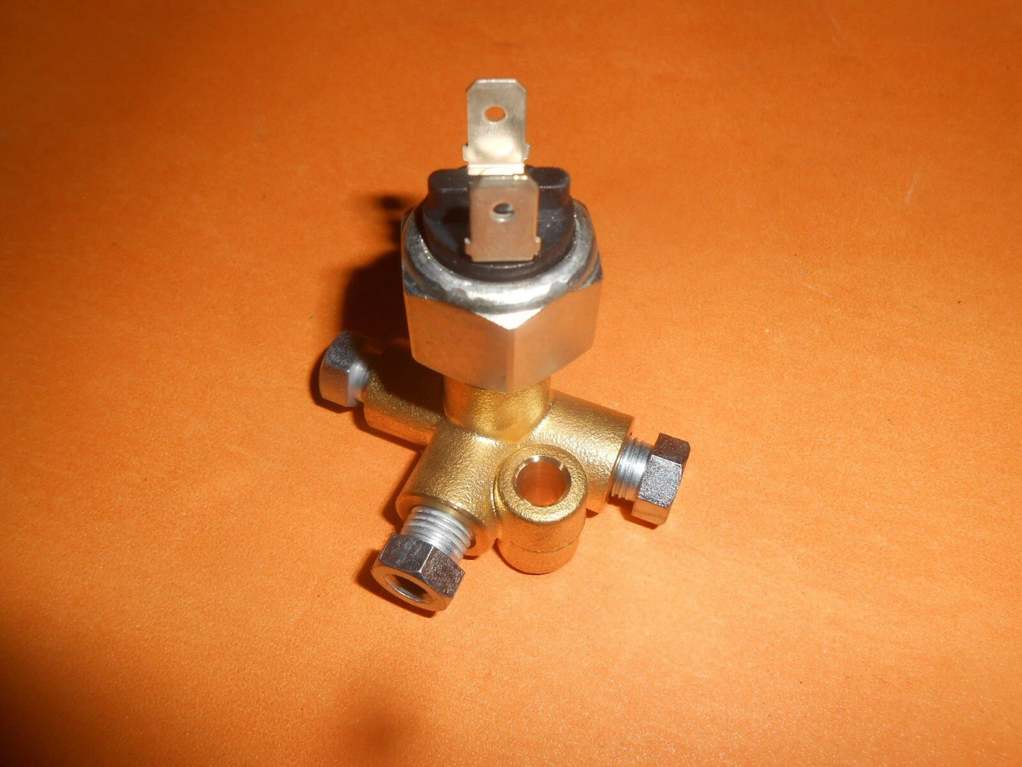 BRAKE LIGHT SWITCH with 3/8" UNF Brass 4 Way Union plus pipe Fittings - Vroom Classics