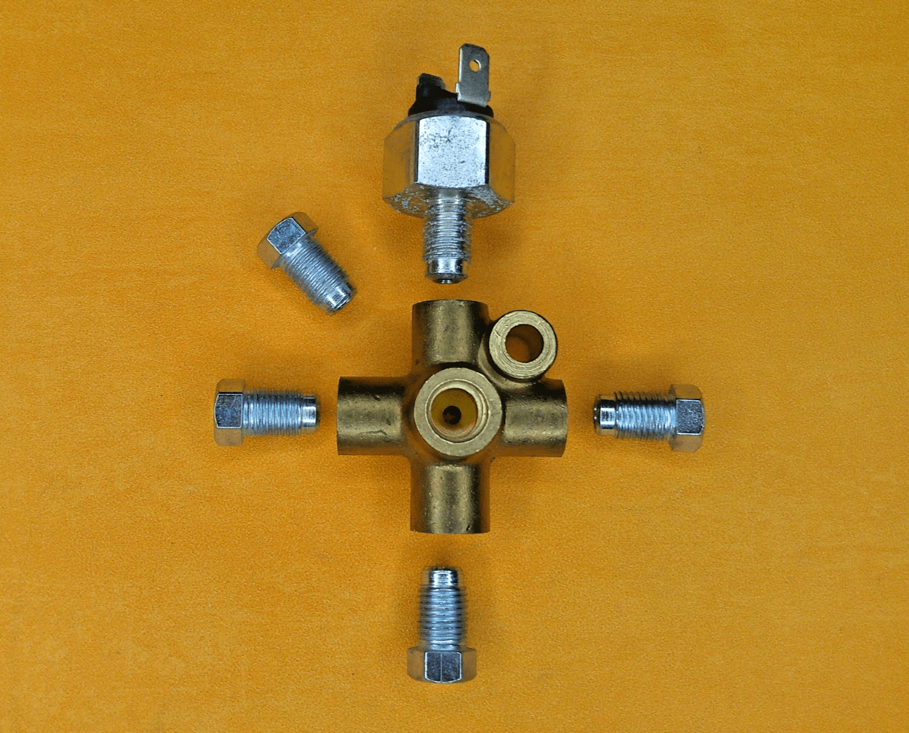 CLASSIC CAR hydraulic Brake Light Switch with Brass 5 Way Union & 4 Fittings - Vroom Classics