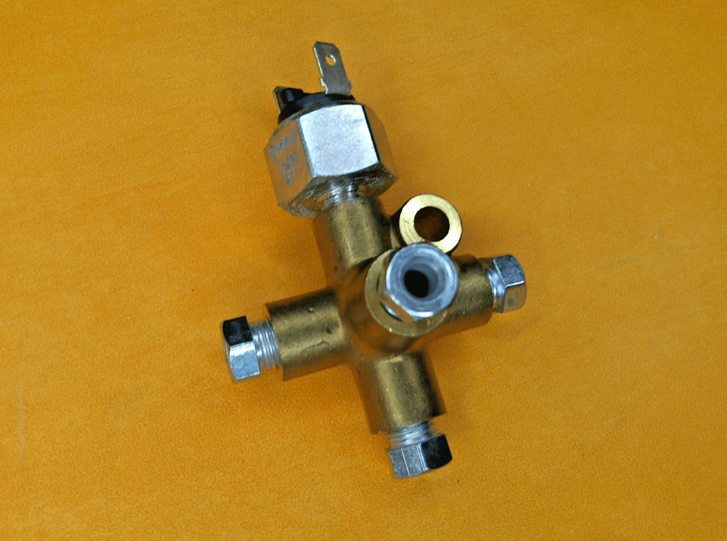 CLASSIC CAR hydraulic Brake Light Switch with Brass 5 Way Union & 4 Fittings - Vroom Classics