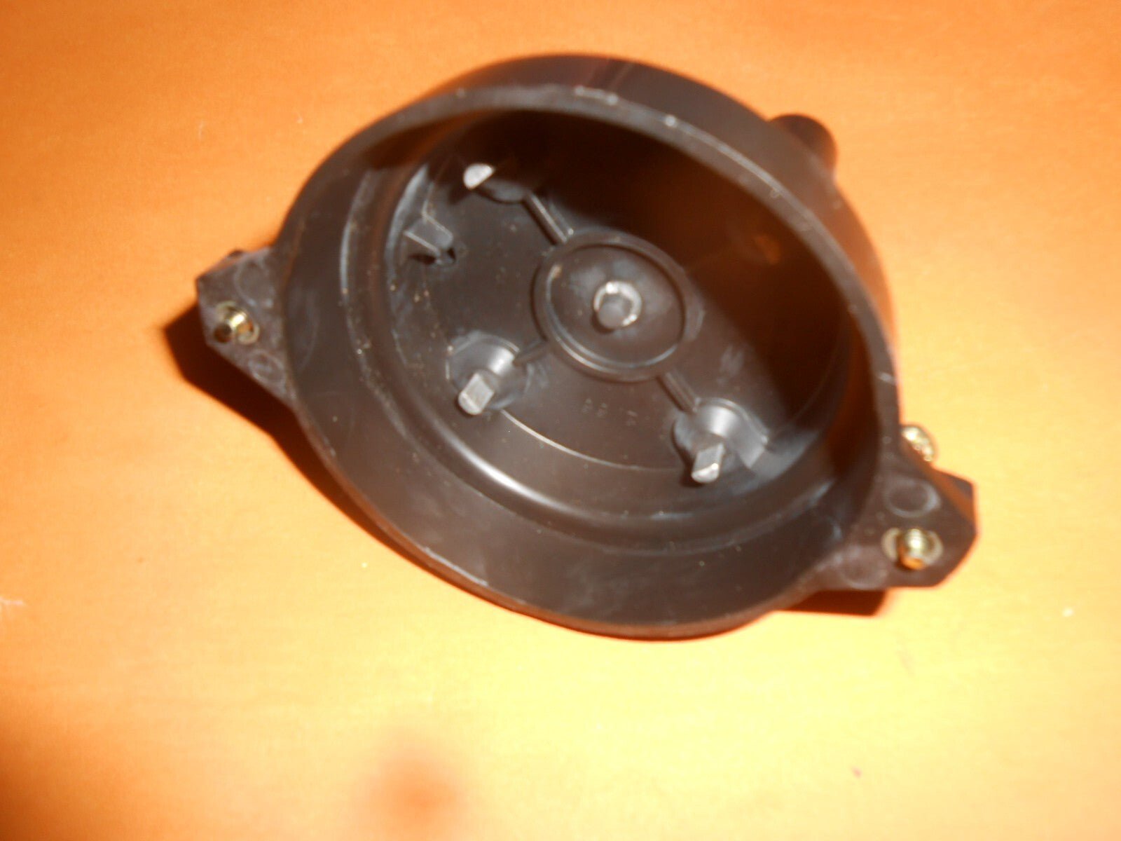 For NISSAN SUNNY 1.4, 1.6 (1990 - 95) NEW DISTRIBUTOR CAP - 46967 - Vroom Classics