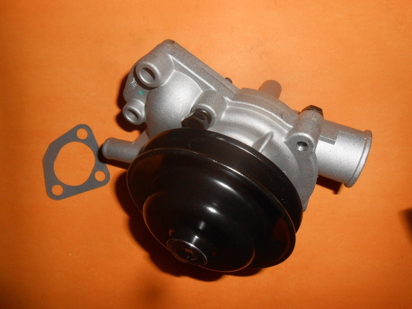 FORD CAPRI GRANADA ZODIAC 2.5 3.0 ESSEX V6 NEW WATER PUMP - QUNITON HAZELL QCP932 - Vroom Classics
