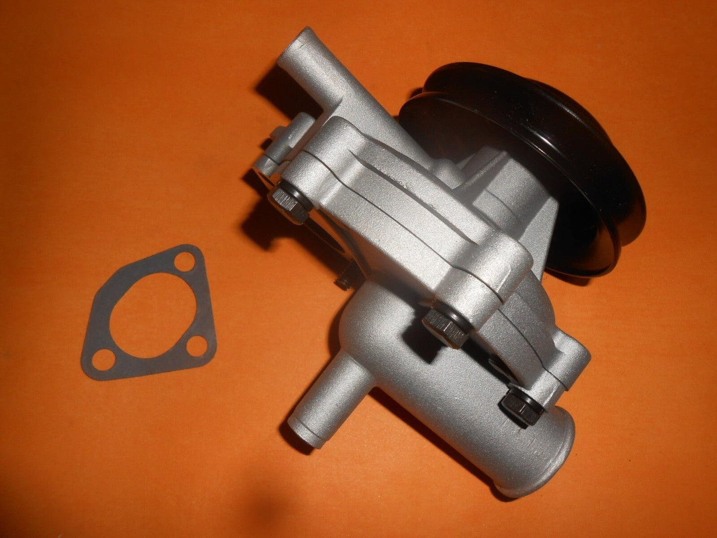 FORD CAPRI GRANADA ZODIAC 2.5 3.0 ESSEX V6 NEW WATER PUMP - QUNITON HAZELL QCP932 - Vroom Classics